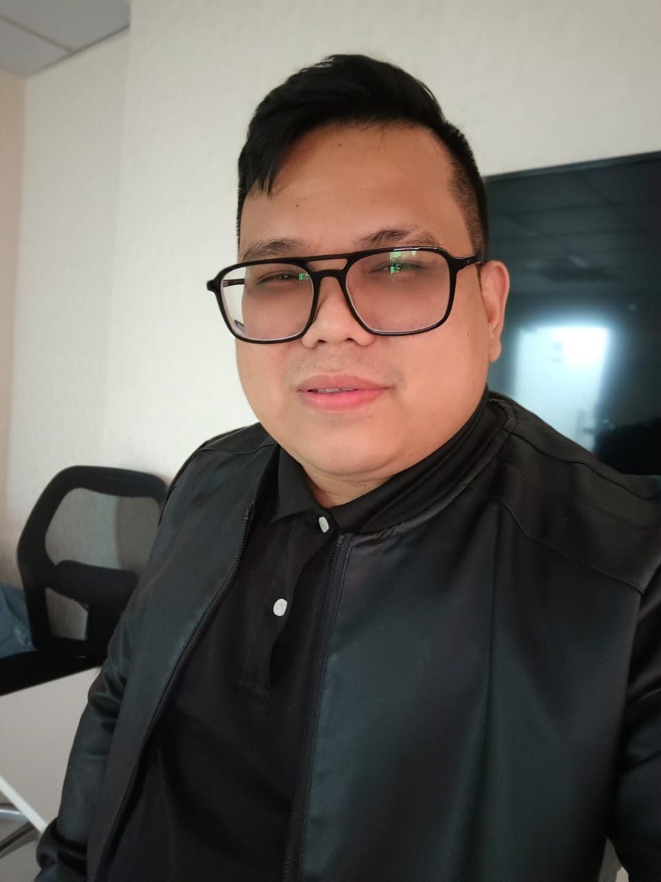 Mr. Cris, Education Pathway Consultant and Digital marketing specialist